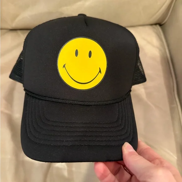 Black trucker hat with Yellow smiley face! - Picture 1 of 3